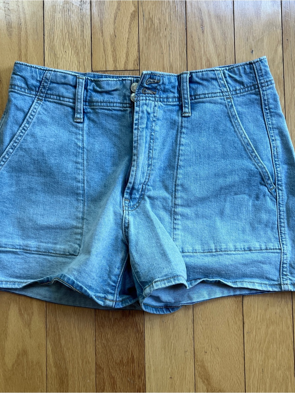 GAP women’s Jean shorts - Light Blue